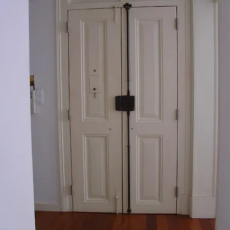 Look In At Alfama To Graca
