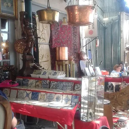 Look In At Alfama To Graca * Lisboa