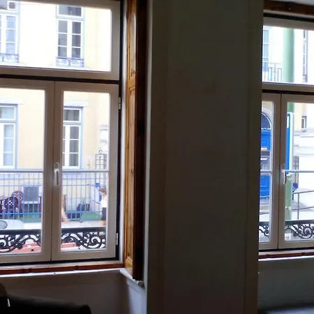 Apartment Look In At Alfama To Graca *